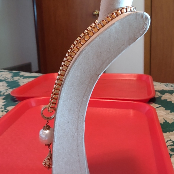 VTG Goldtone Chunky Box Link 20" Necklace Faux Pearl, Filigree Charm w Earrings - Picture 7 of 7